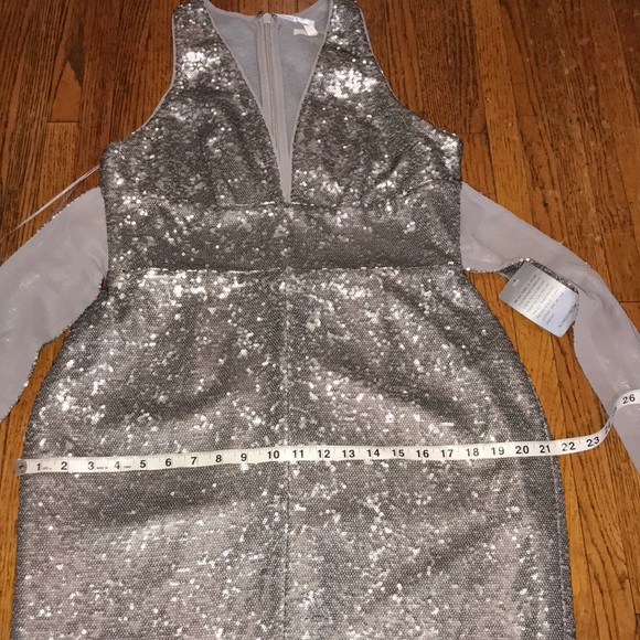 NWT Harlyn Plunge Neck Sequin Dress - Picture 6 of 9